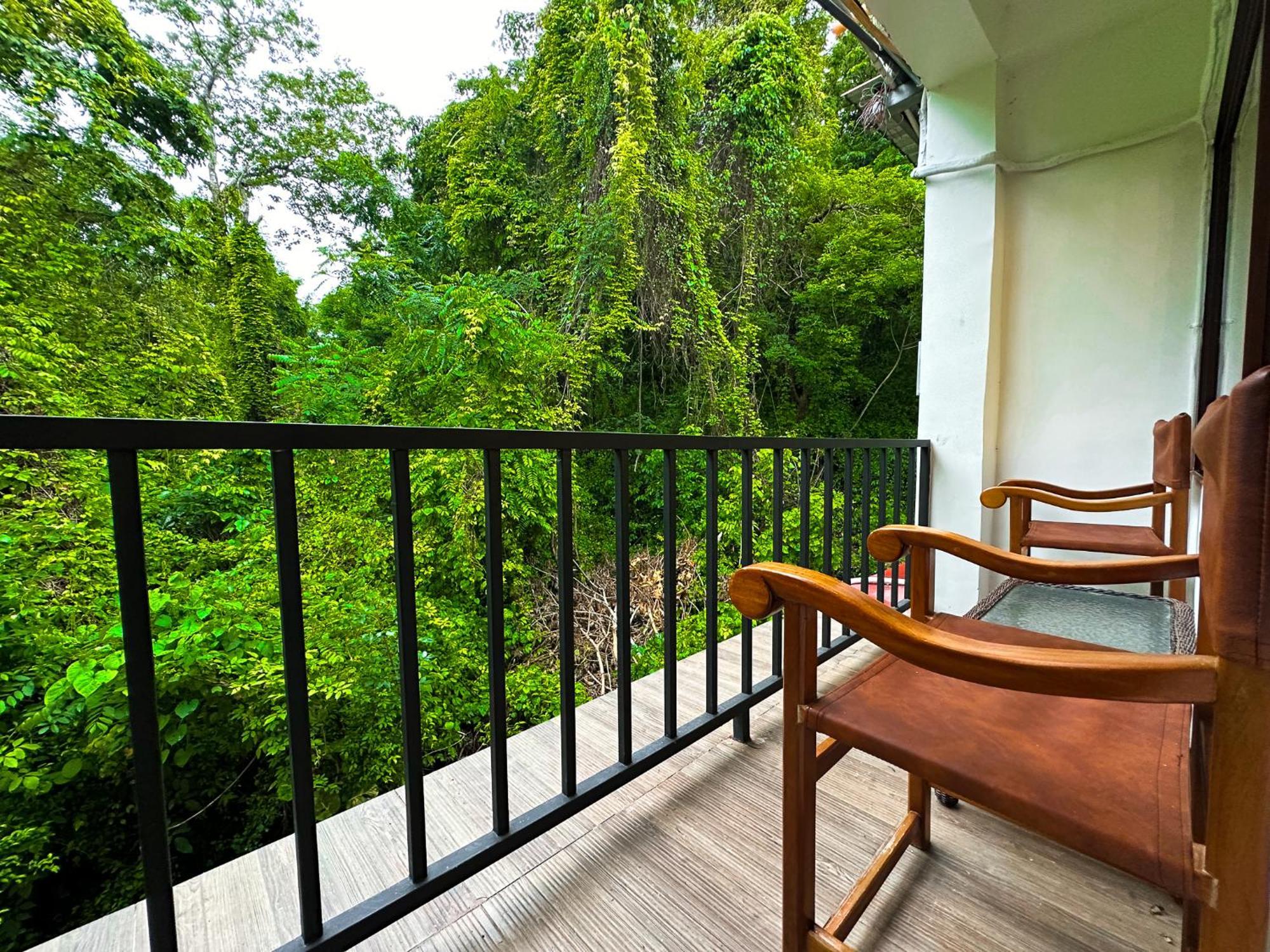 Las Luciernagas Hotel Flores Exterior photo