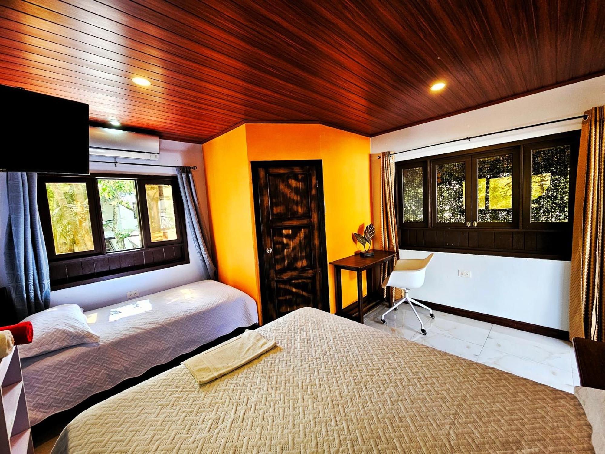 Las Luciernagas Hotel Flores Exterior photo