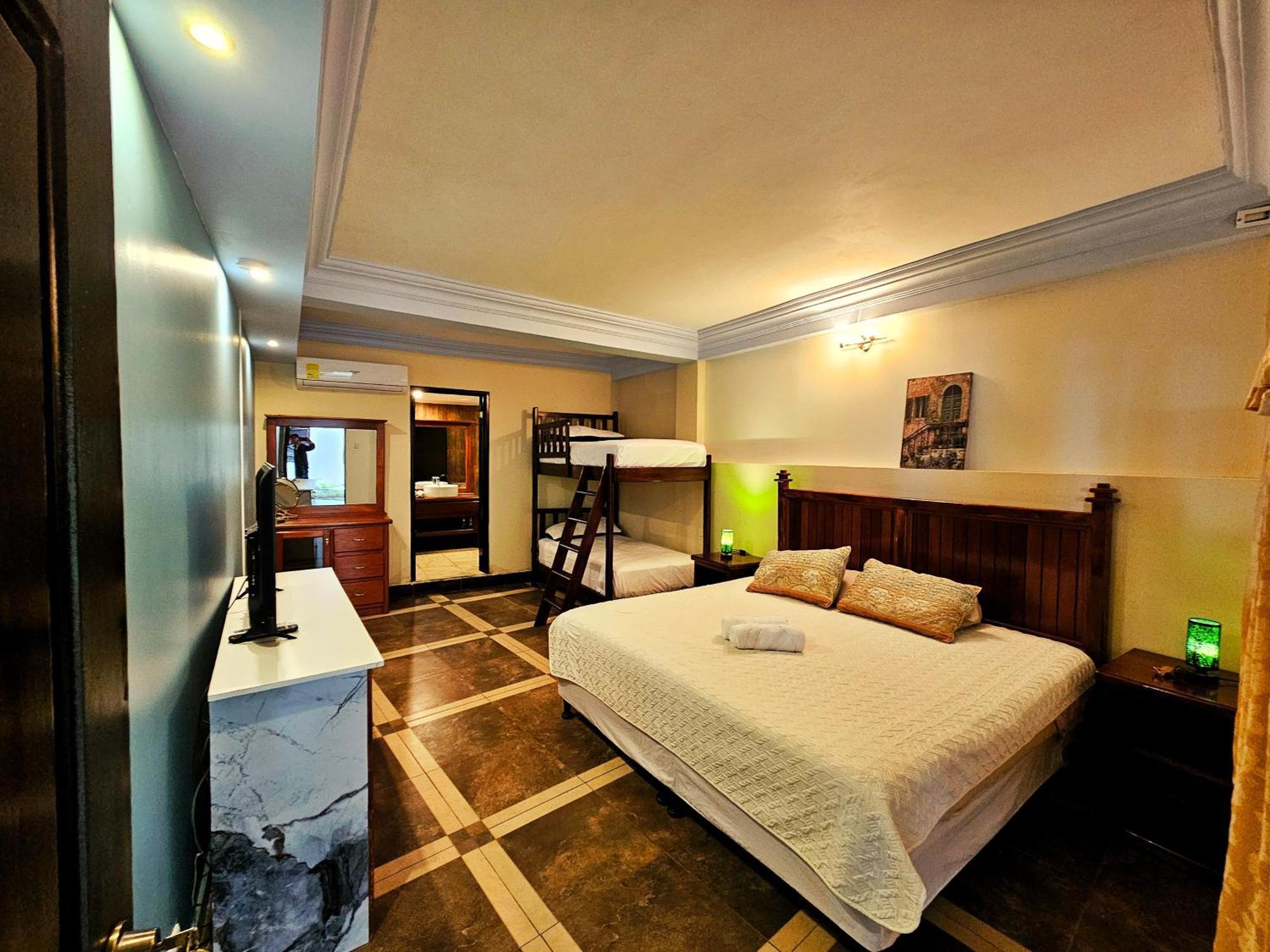 Las Luciernagas Hotel Flores Exterior photo