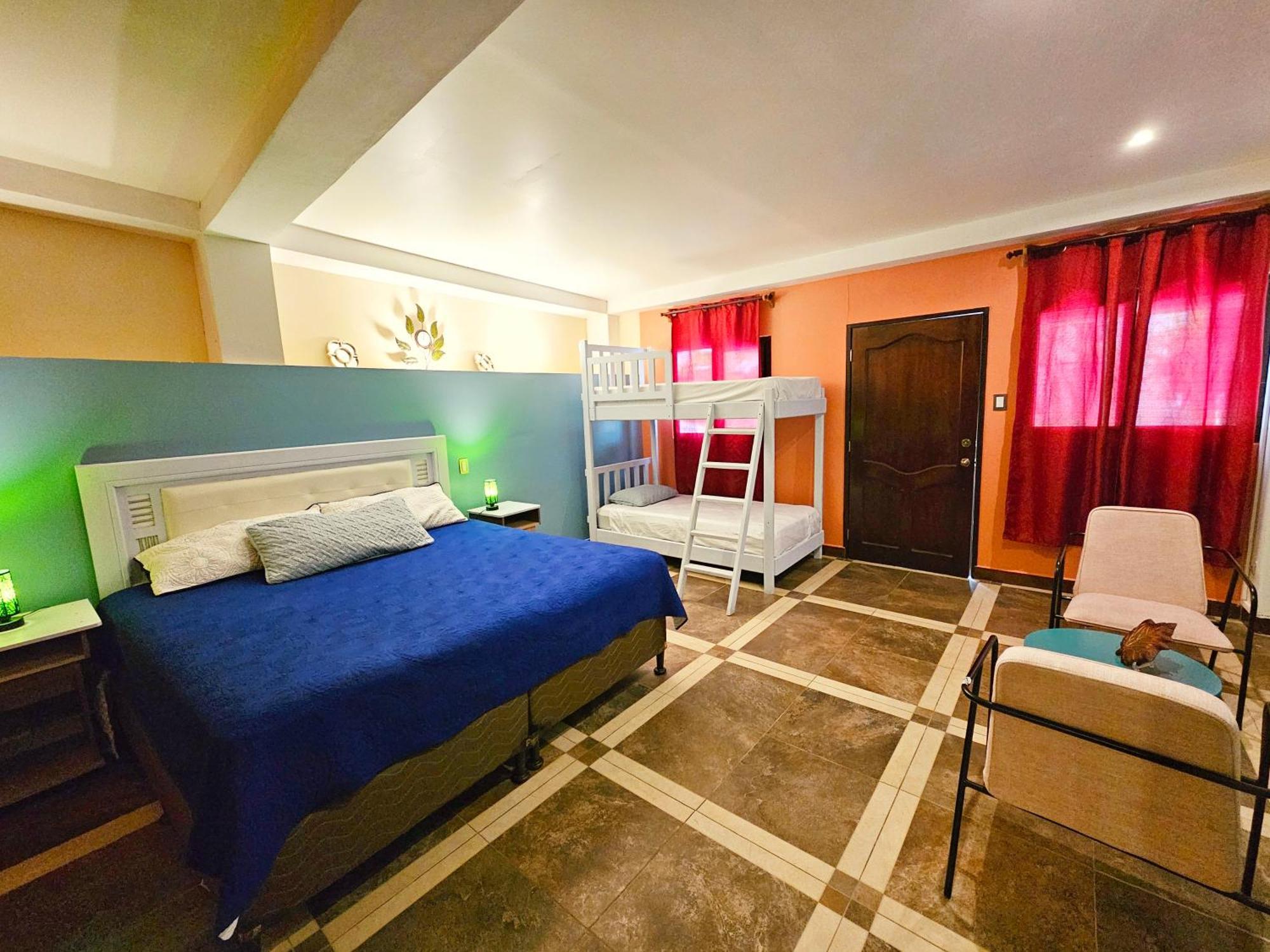 Las Luciernagas Hotel Flores Exterior photo