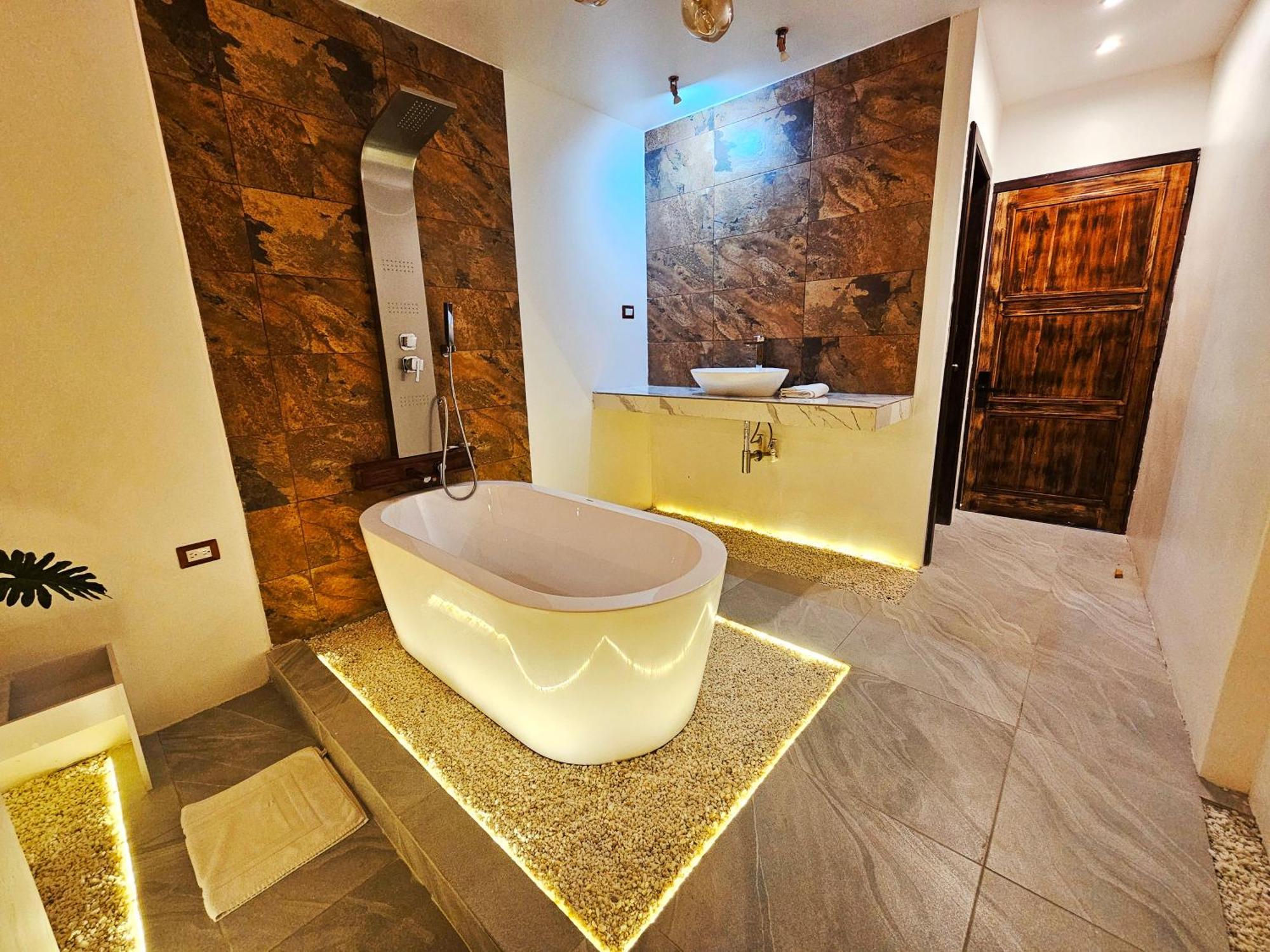 Las Luciernagas Hotel Flores Exterior photo